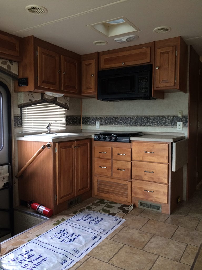 Tiffin Allegro Open Road 32LA Kitchen
