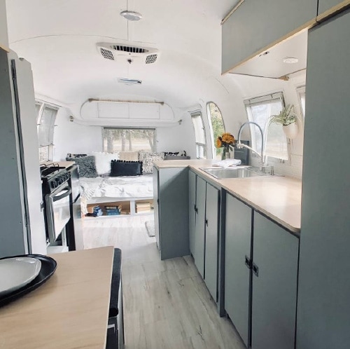 Camper Tour: Meet Magdalene the Airstream (for sale!), a vintage trailer renovated by @SteadyStreaminCashios | Featured on MountainModernLife.com
