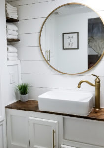 Tour this remodeled RV filled with lots of white, shiplap, and warm wood tones from @WilsonGrandAdventures! Featured on MountainModernLife.com
