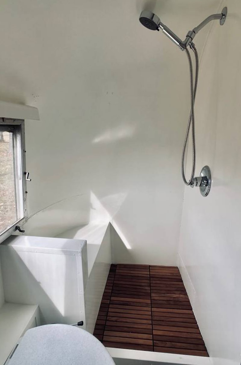 Camper Tour: Meet Magdalene the Airstream, a vintage trailer renovated by @SteadyStreaminCashios! | Featured on MountainModernLife.com