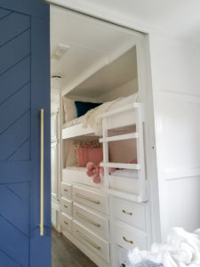 Tour this modern yet cozy renovated RV filled with lots of white, shiplap, and warm wood tones from @WilsonGrandAdventures! Featured on MountainModernLife.com
