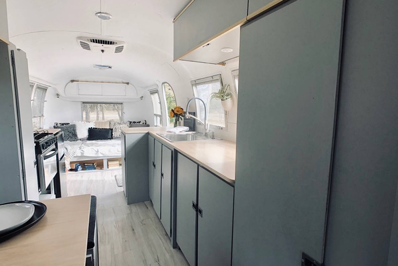 Camper Tour: Meet Magdalene the Airstream, a vintage trailer renovated by @SteadyStreaminCashios! | Featured on MountainModernLife.com