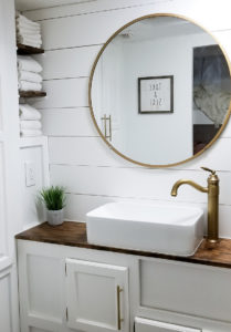 Tour this modern yet cozy renovated RV filled with lots of white, shiplap, and warm wood tones from @WilsonGrandAdventures! Featured on MountainModernLife.com