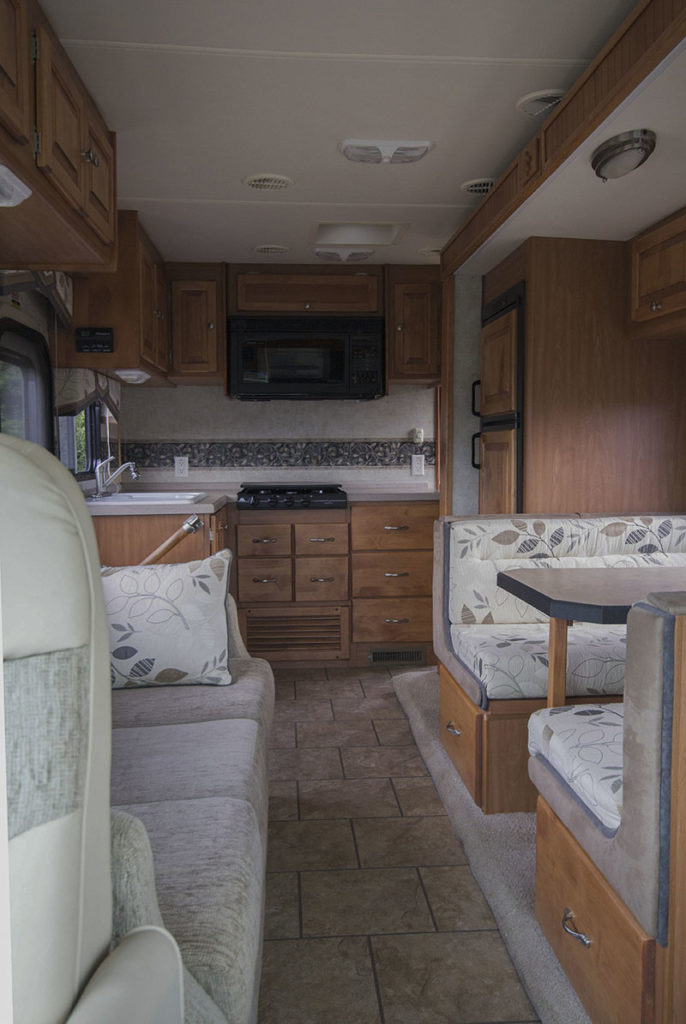 Tiffin Allegro Openroad 32LA slides in