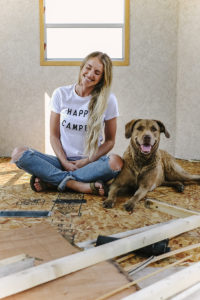 This RV remodel from JoyfullyGrowing will leave you speechless! See the before and after on MountainModernLife.com