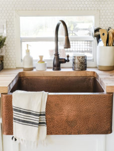 This RV remodel from JoyfullyGrowing will leave you speechless! See the before and after on MountainModernLife.com