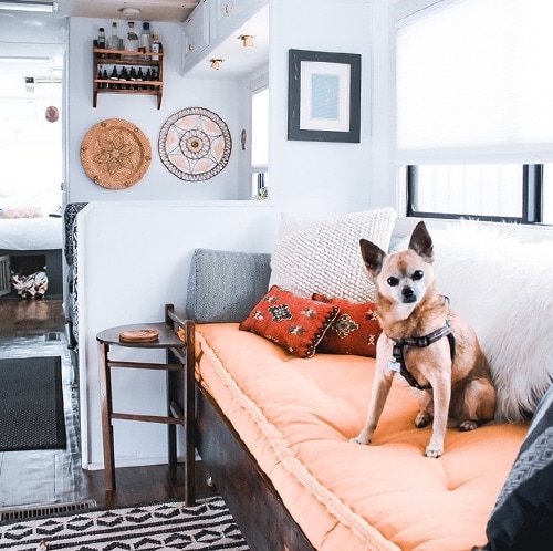 See how a couple transformed their 1989 motorhome into a bohemian-inspired sanctuary! View the tour from @TheRamblrRV on MountainModernLife.com