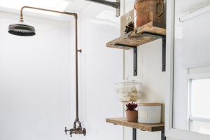 This RV remodel from JoyfullyGrowing will leave you speechless! See the before and after on MountainModernLife.com