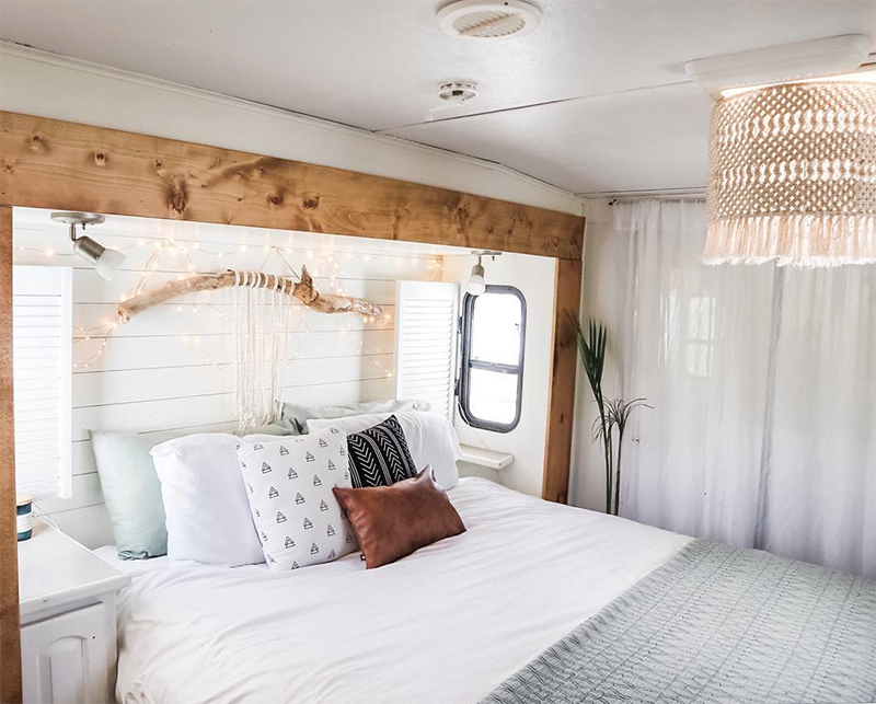 See how a couple transformed their outdated RV into a boho surf shack! Renovation from @ShelbyAdrift - Featured on MountainModernLife.com!