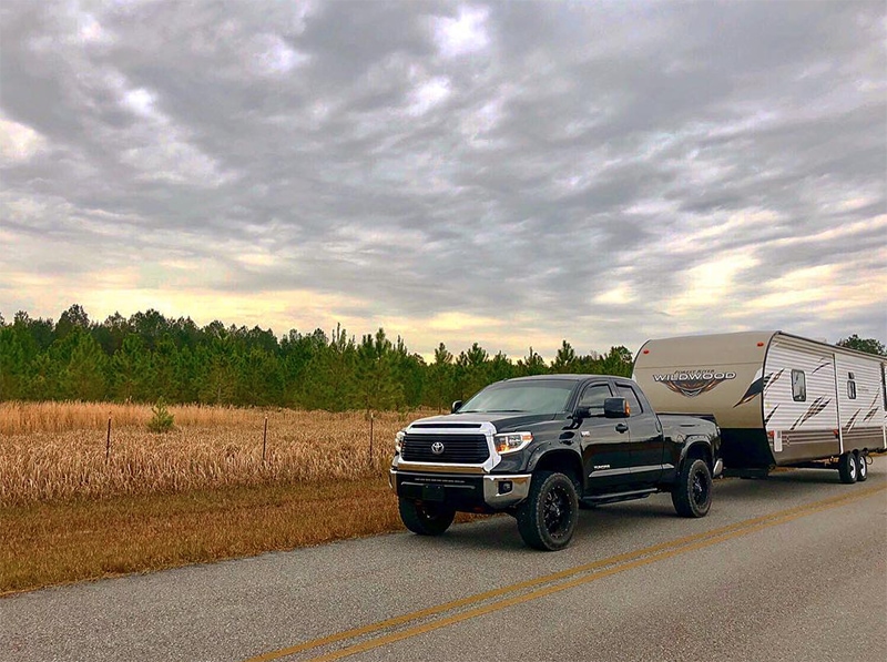 Tour this plant-filled travel trailer with Southwestern vibes from @TinCanRamblers on MountainModernLife.com