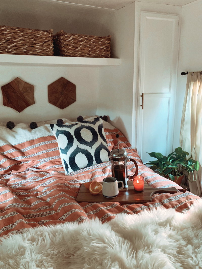 The muted earth tones in this eclectic camper will have you dreaming of the desert | Featuring @madefreeco on MountainModernLife.com