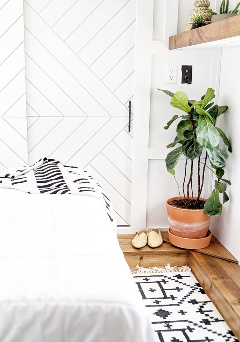 This family transformed their RV into a tiny modern farmhouse! Featuring @WhiteHouseMuddyFeet on MountainModernLife.com