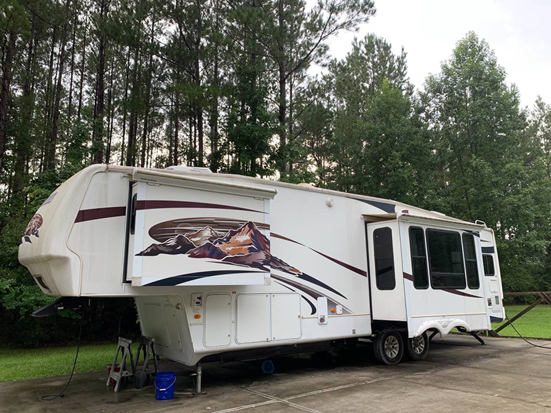This remodeled RV has the coziest fireplace you've ever seen in a tiny home. Featuring @karleeandweston on MountainModernLife.com
