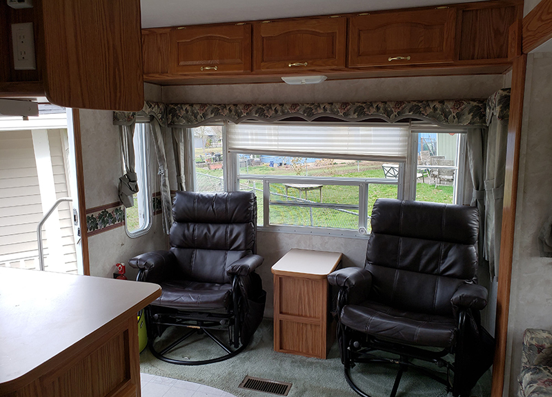 5th Wheel before renovation -turing @leeannieblivin on mountainmodernlife.com