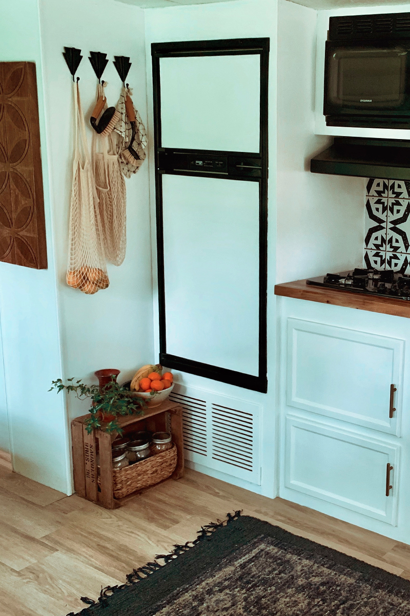 The muted earth tones in this eclectic camper will have you dreaming of the desert | Featuring @madefreeco on MountainModernLife.com