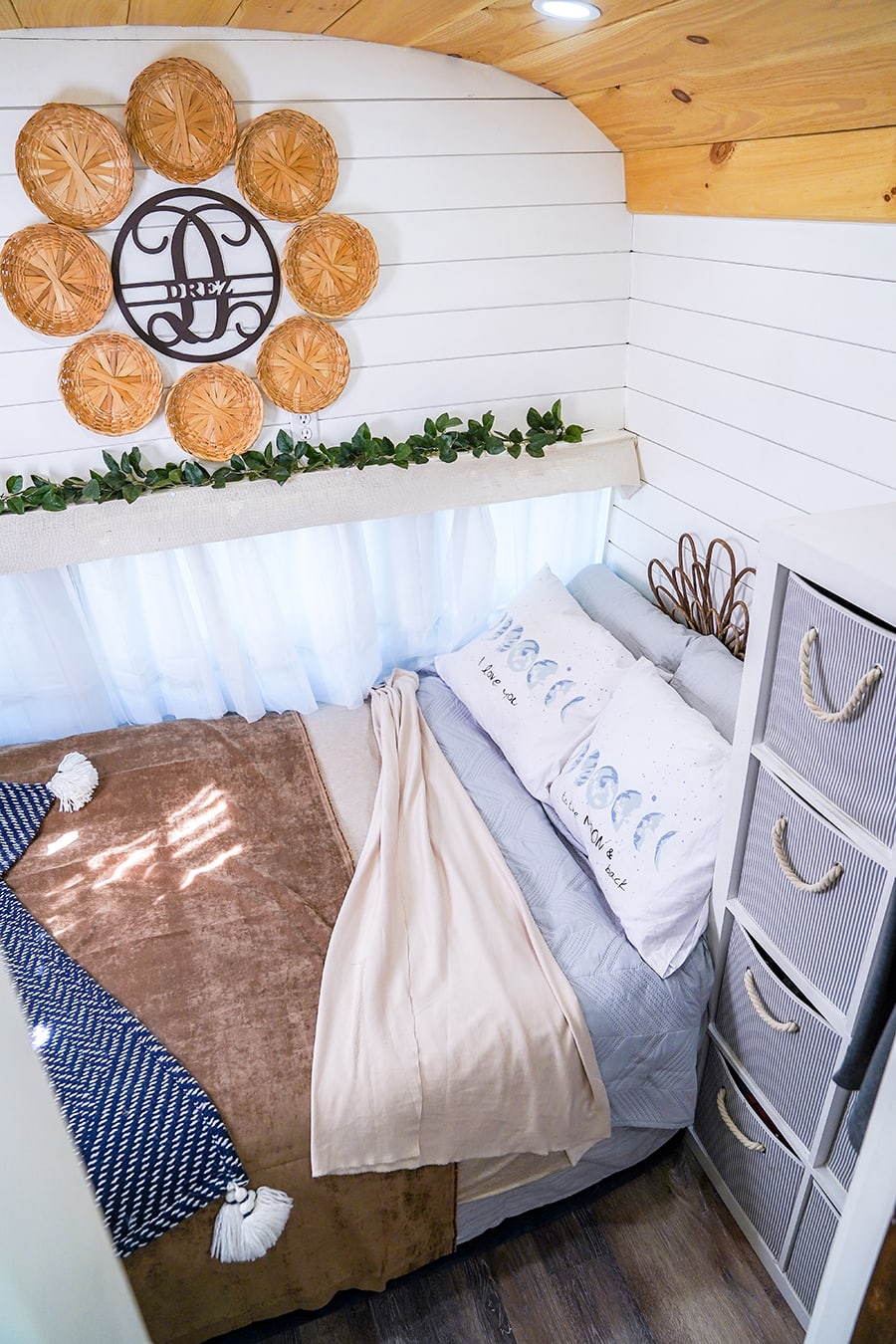 Renovated school bus bedroom @happyhomebodies