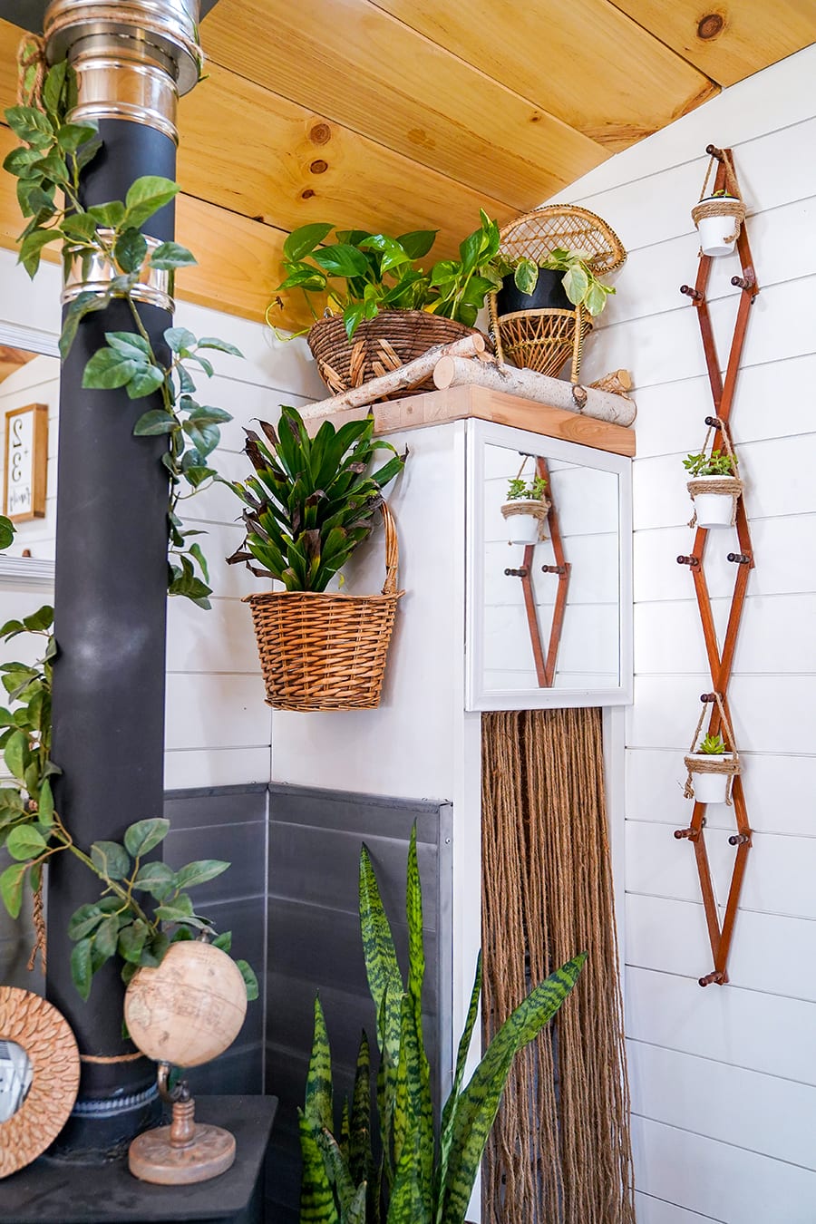 skoolie with casual boho style @happyhomebodies