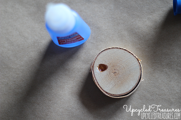 How to Make a Rustic Ring Box out of a birch branch, perfect for a woodland inspired wedding! Plus FREE Wedding Design printable. MountainModernLife.com How to Make a Rustic Ring Box out of a birch branch, perfect for a woodland inspired wedding! Plus FREE Wedding Design printable. MountainModernLife.com