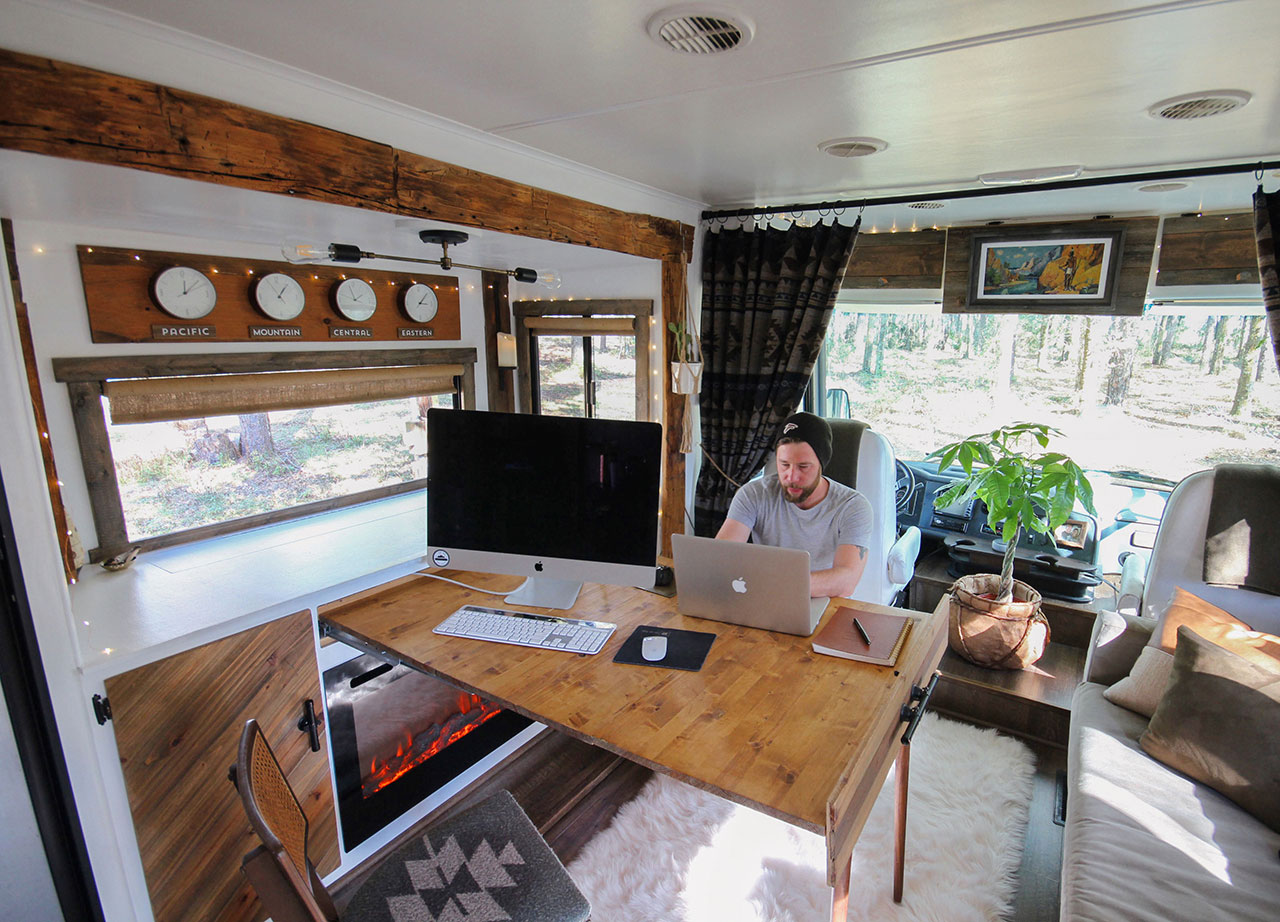 DIY expanding desk in motorhome