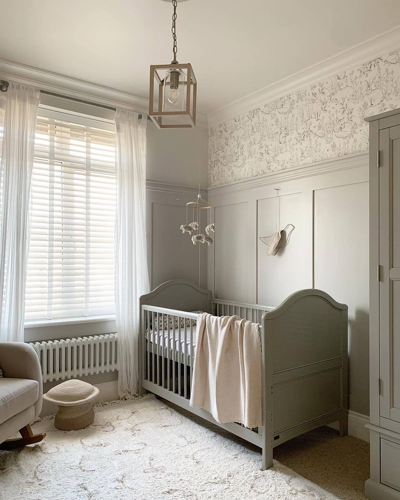 neutral nursery decor