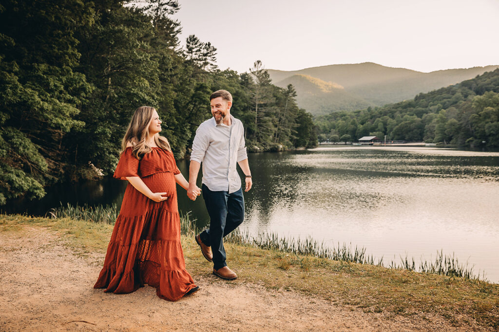 maternity photoshoot at Vogel State Park from Jessica Reeves Photography