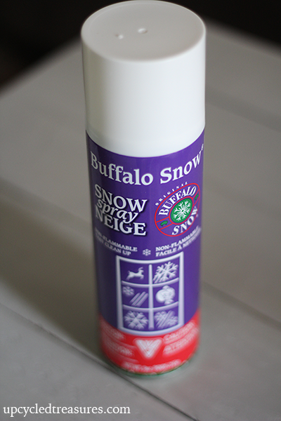 Want to bring your front door in on the Holiday spirit? Check out this detailed walk through on how to make a twig star wreath! UpcycledTreasures.com