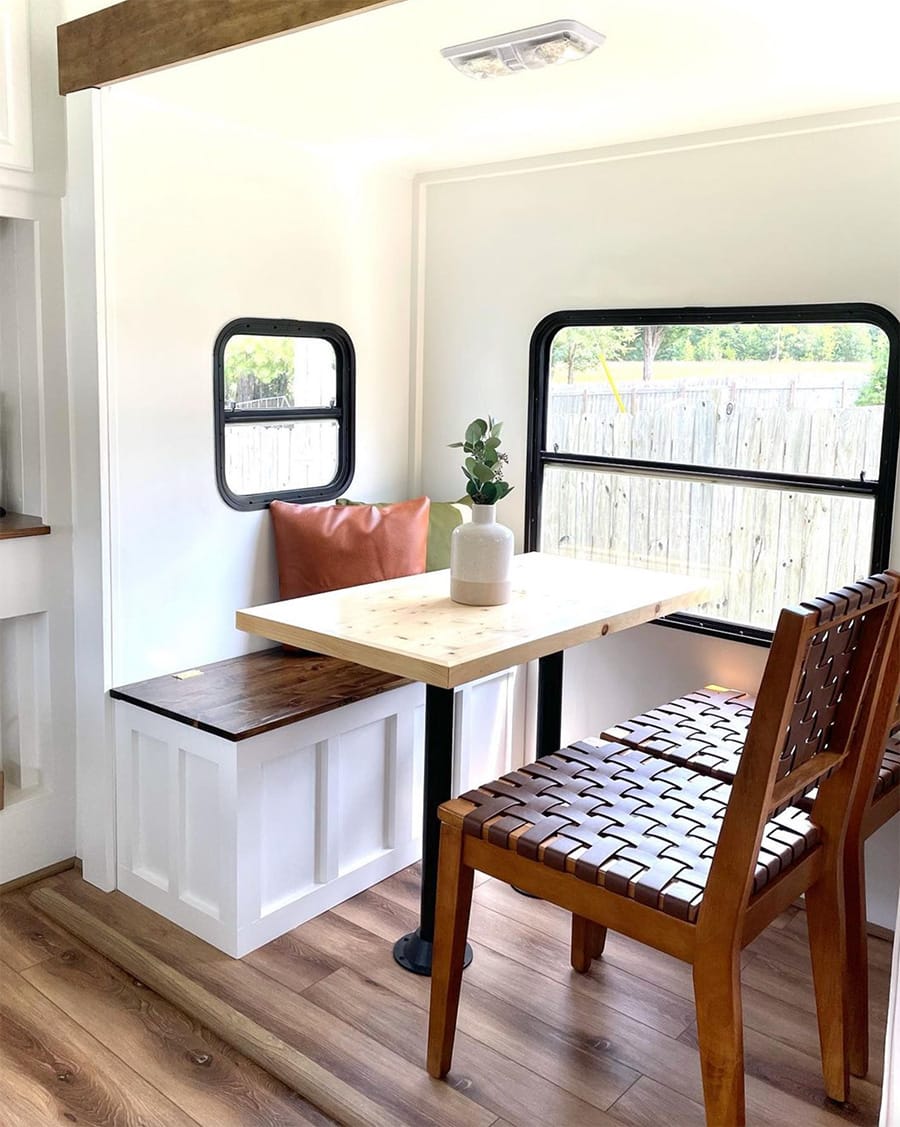 fifth wheel with updated dinette booth